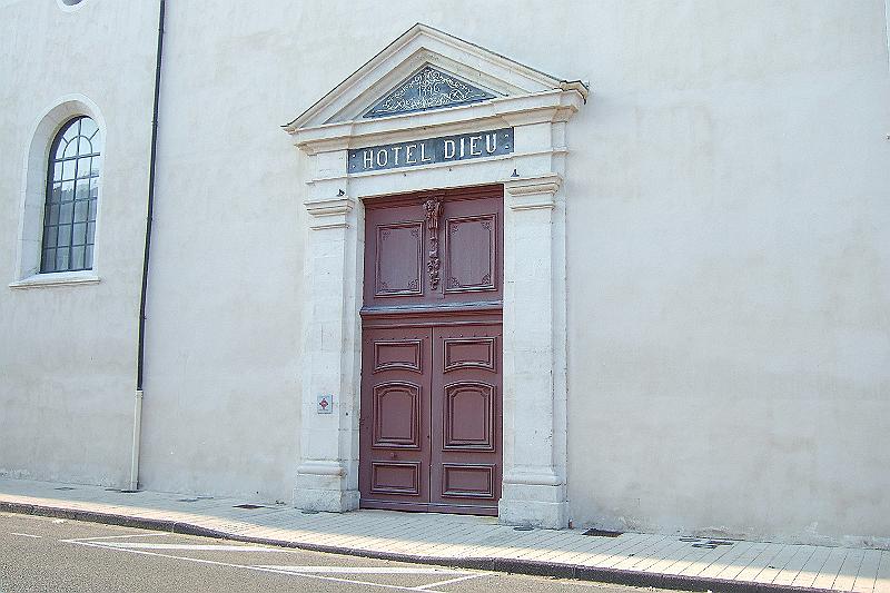 2010-06- (199).JPG - Das Hôtel Dieu (Hospiz) aus dem 18. Jahrhundert
